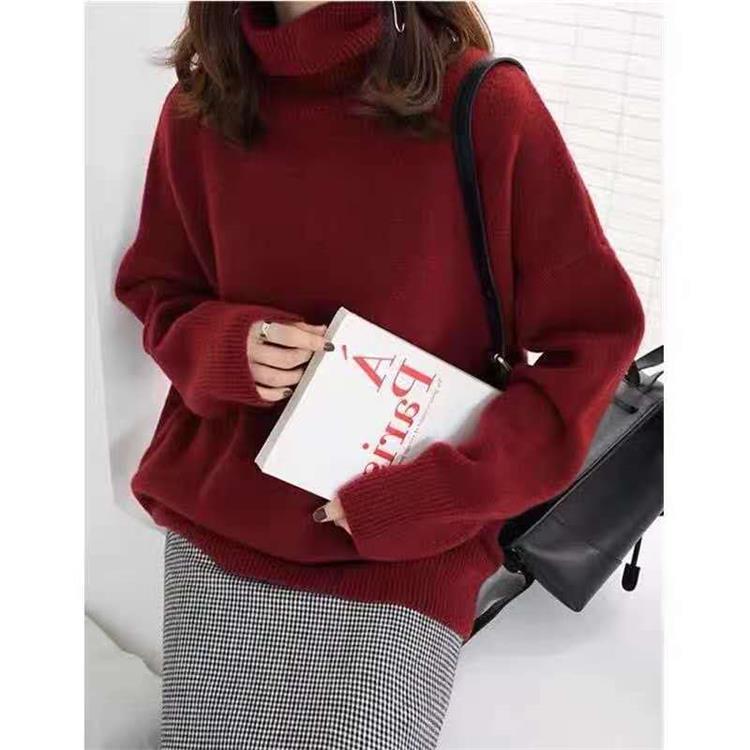 High-necked, padded sweater with a baggy look